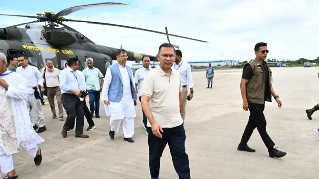 মাতারবাড়িতে প্রধানমন্ত্রী তারেক রহমান ও অন্যান্যরা (ছবি: পিএমও)
