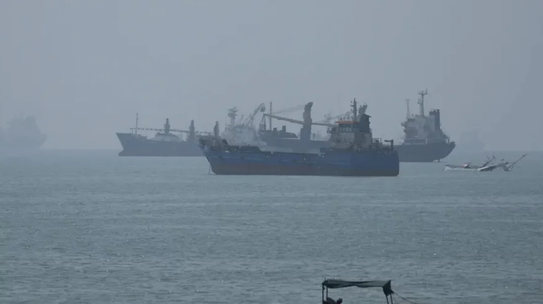ইরানের লারাক দ্বীপে মার্কিন হামলা, ফের উত্তেজনা