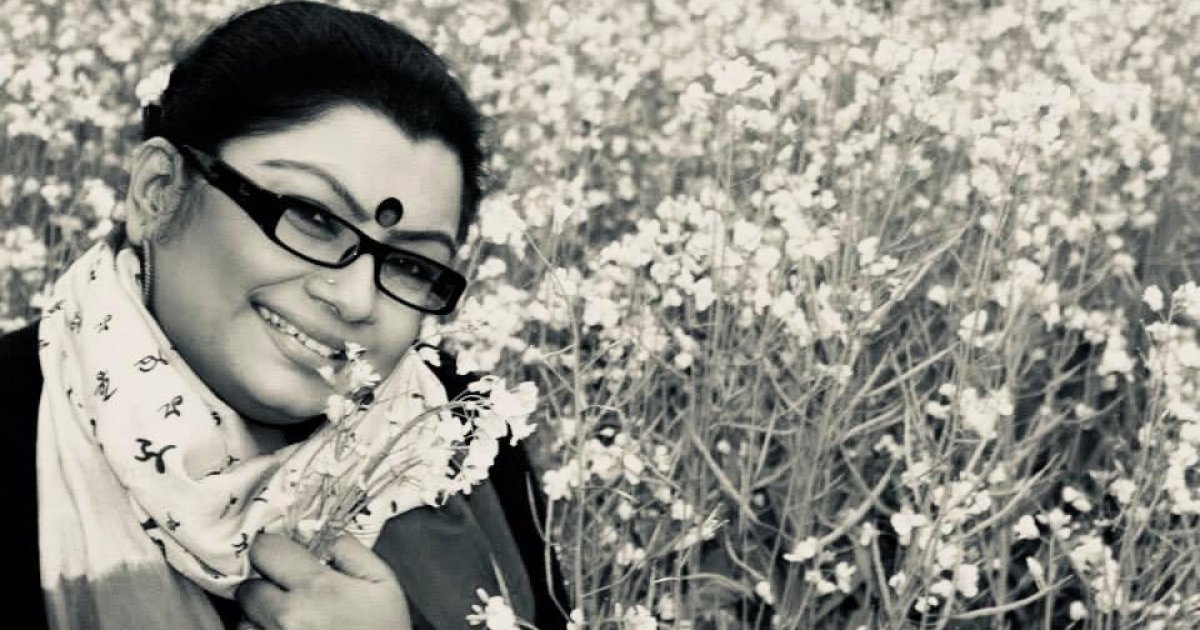 Voyaga etgan ayollar suratga tushmoqda