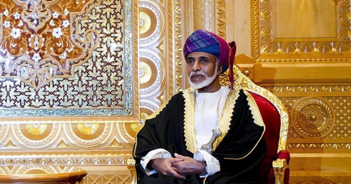 Ogizdagi sperma bilan yaqindan oral jinsiy aloqa video