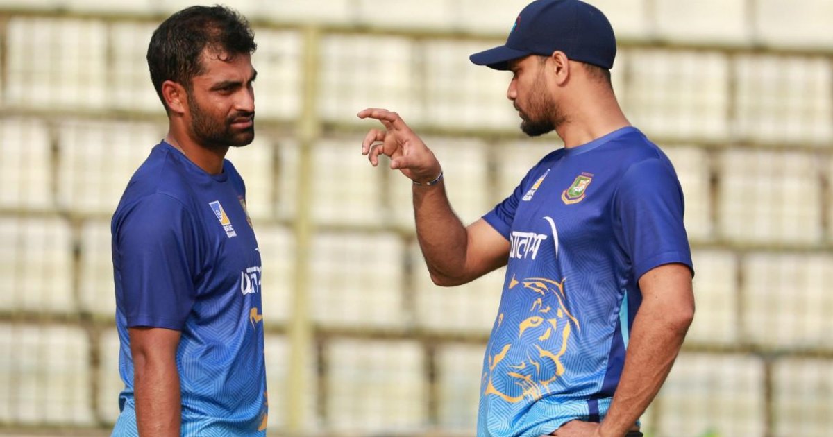 বিমান বিধ্বস্তের ঘটনায় শোকস্তব্ধ তামিম-মাশরাফিরা