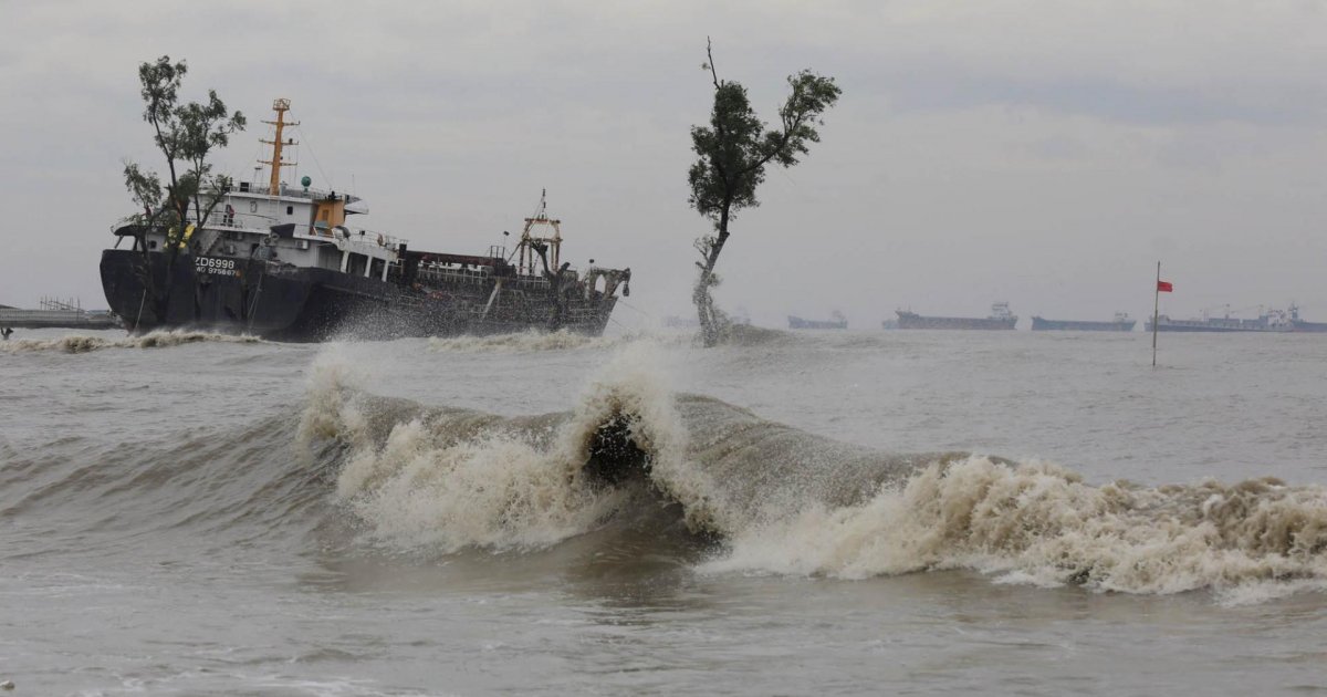 সাগরে ঘূর্ণিঝড় ‘ডিটওয়াহ’, বন্দরে দুই নম্বর দূরবর্তী হুঁশিয়ারি সংকেত