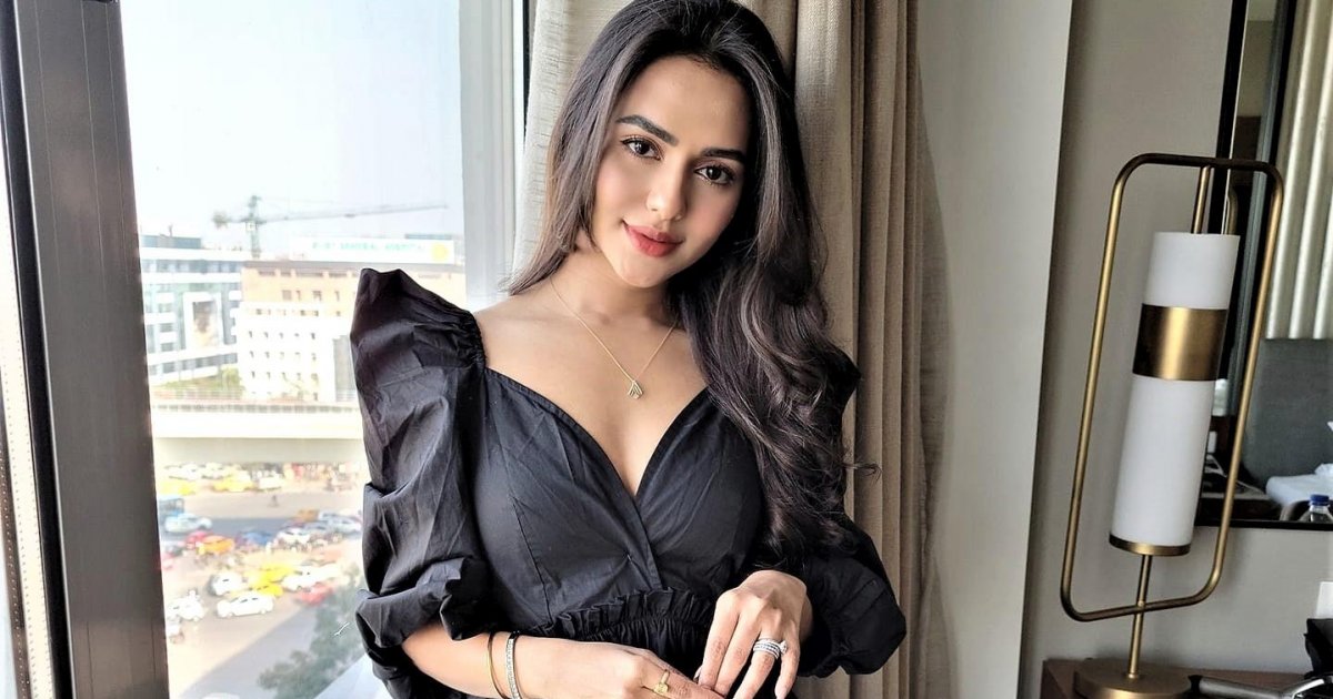 নুসরাত ফারিয়াকে বিদেশ যেতে বাধা