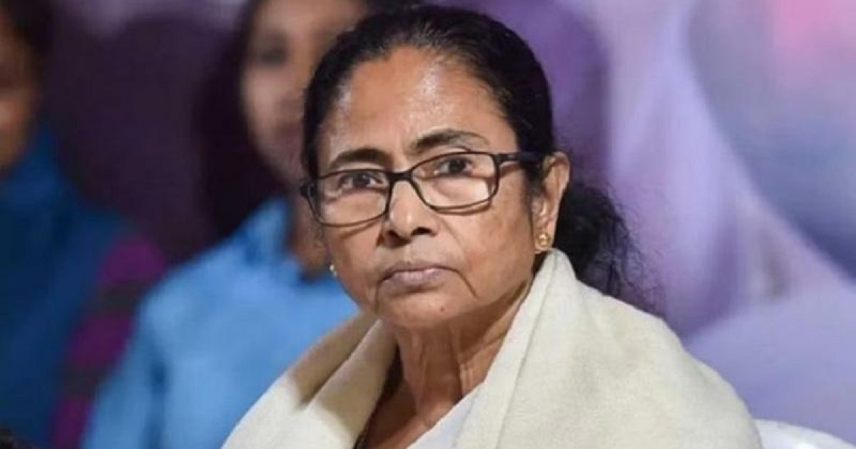 রাত সাড়ে ১২টায় বাইরে গেলো কীভাবে, ধর্ষণ ইস্যুতে মমতার বিতর্কিত মন্তব্য
