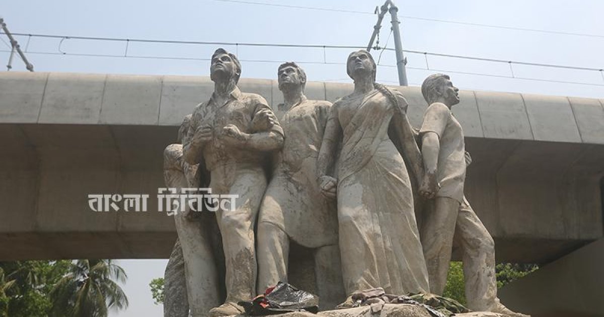 টিএসসিতে ককটেল-সদৃশ বস্তুর বিস্ফোরণ