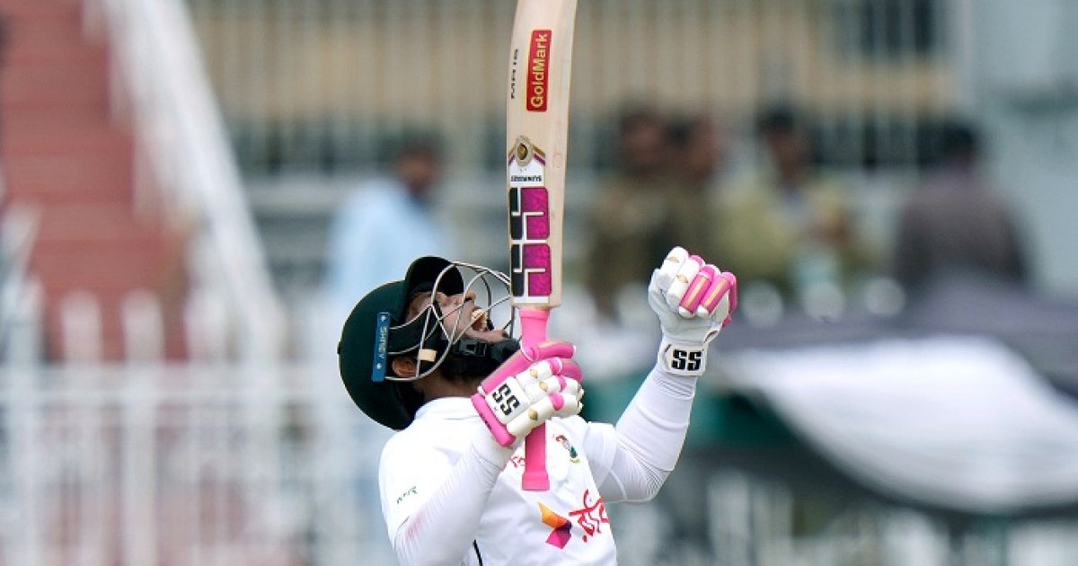 ইতিহাস গড়ার পরেই আউট মুশফিক