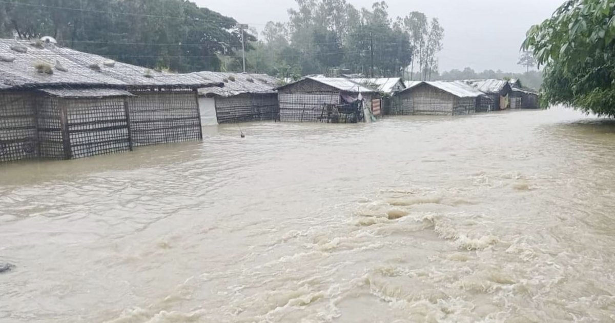 ভারী বর্ষণে টেকনাফে রোহিঙ্গা ক্যাম্পসহ ১৫০০ ঘরবাড়ি ডুবে গেছে