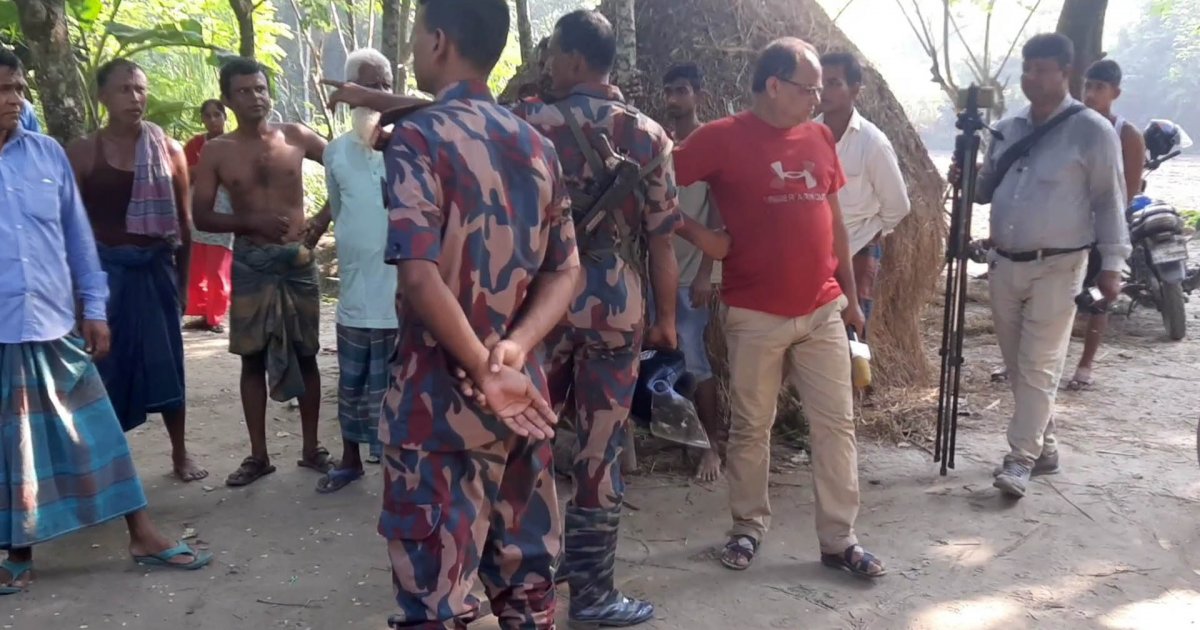 আবারও সীমান্তে কাঁটাতারের বেড়া দিতে এলো বিএসএফ, বিজিবির বাধায় গেলো ফিরে