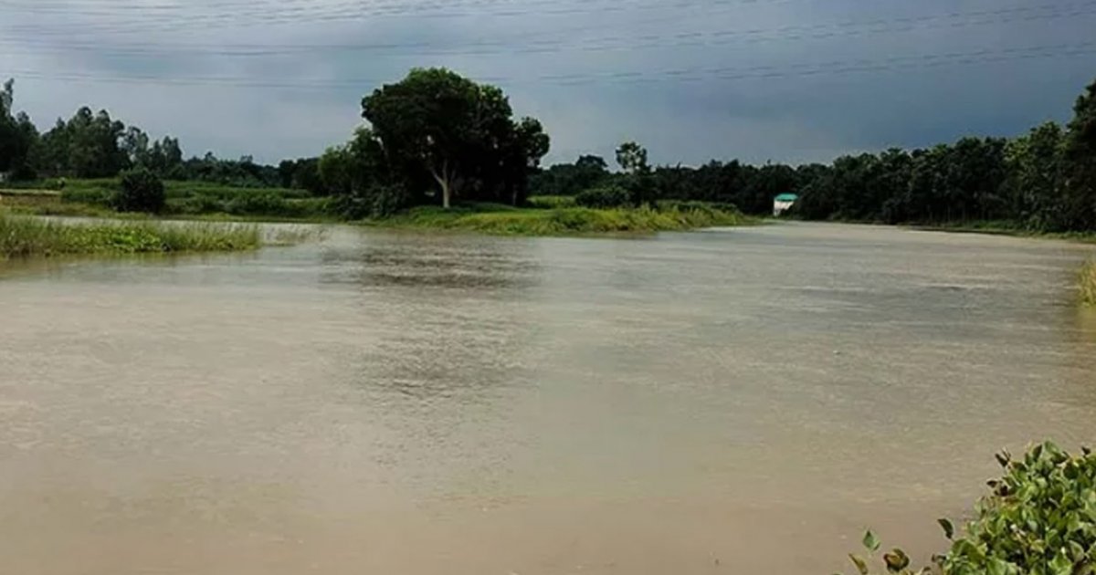 ধলেশ্বরীতে সাঁতার শিখতে গিয়ে তলিয়ে গেলো মেয়ে, উদ্ধারে গিয়ে নিখোঁজ বাবাও