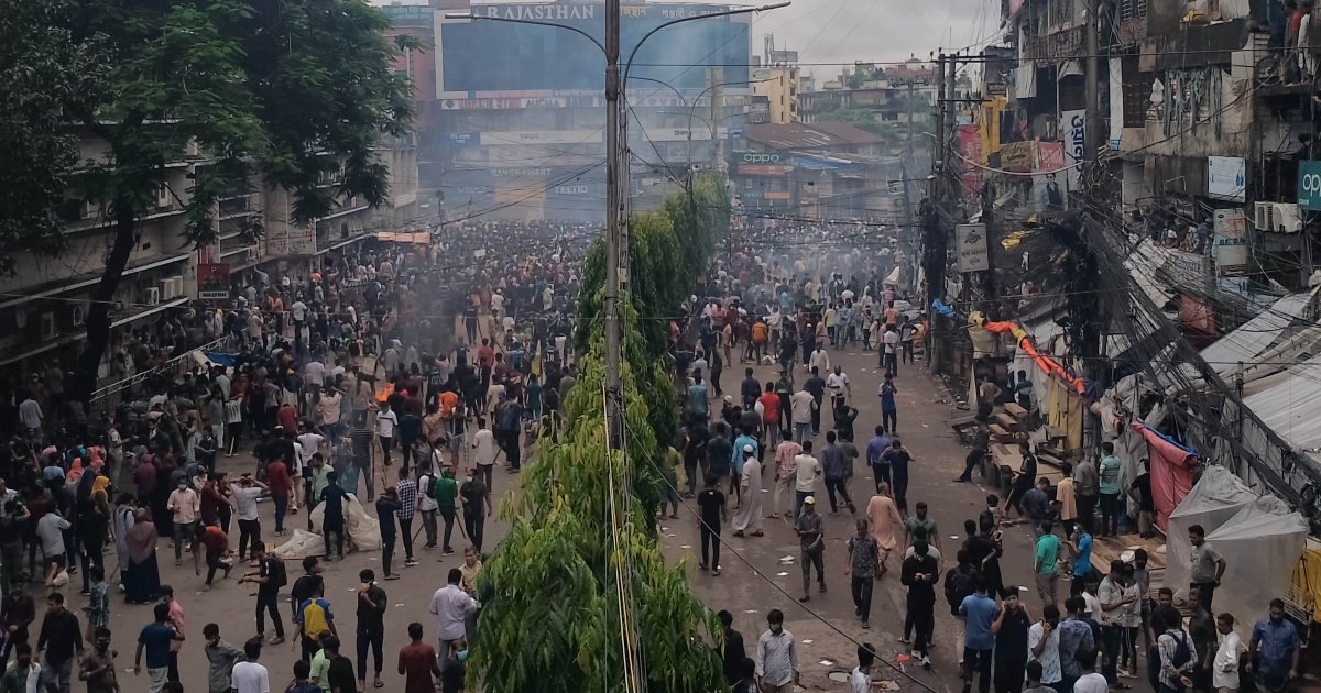 চট্টগ্রামে ছাত্র-জনতার আন্দোলনে গুলি: ২০৬ জনের বিরুদ্ধে মামলা