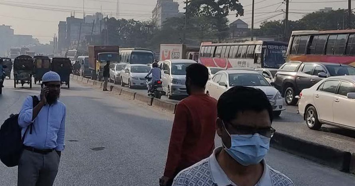 গাজীপুরে পোশাকশ্রমিকদের মহাসড়ক অবরোধ, দীর্ঘ যানজট