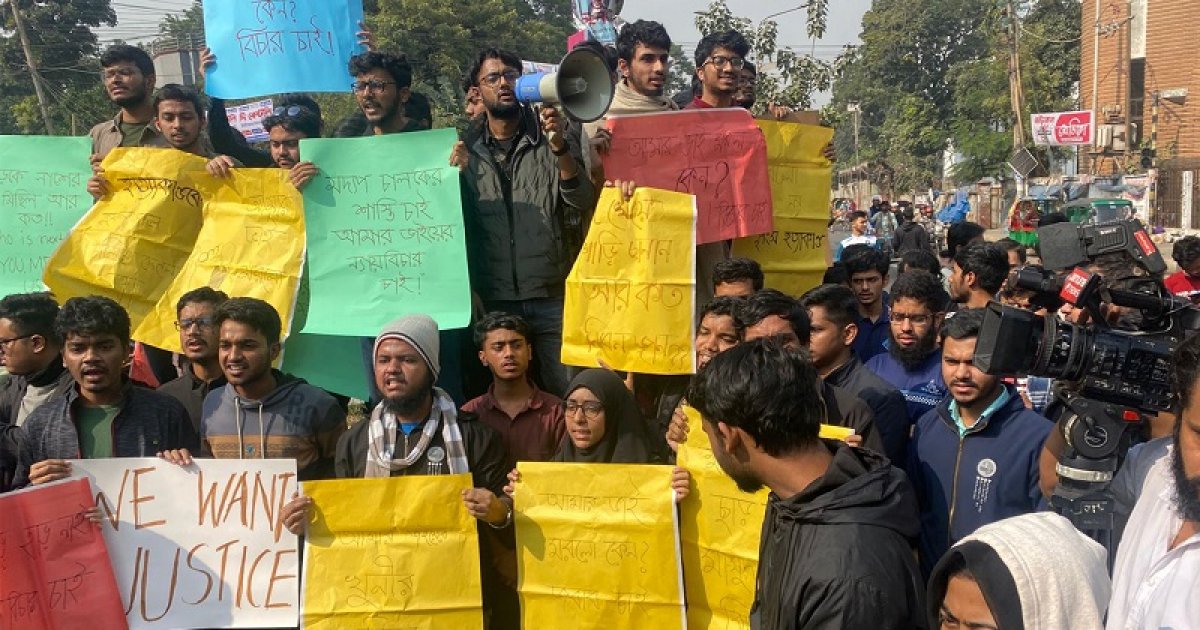 ৩০০ ফিটে গাড়িচাপায় নিহতের ঘটনাকে ‘হত্যাকাণ্ড’ দাবি বুয়েট শিক্ষার্থীদের