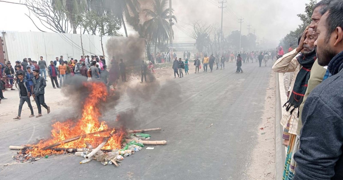 বেক্সিমকোর ১৬ কারখানা খুলে দেওয়ার দাবিতে শ্রমিকদের ৫ ঘণ্টা মহাসড়ক অবরোধ