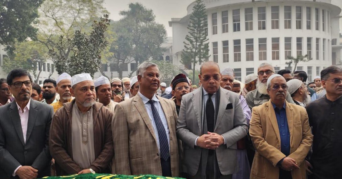 হাইকোর্টে উপদেষ্টা হাসান আরিফের জানাজা অনুষ্ঠিত