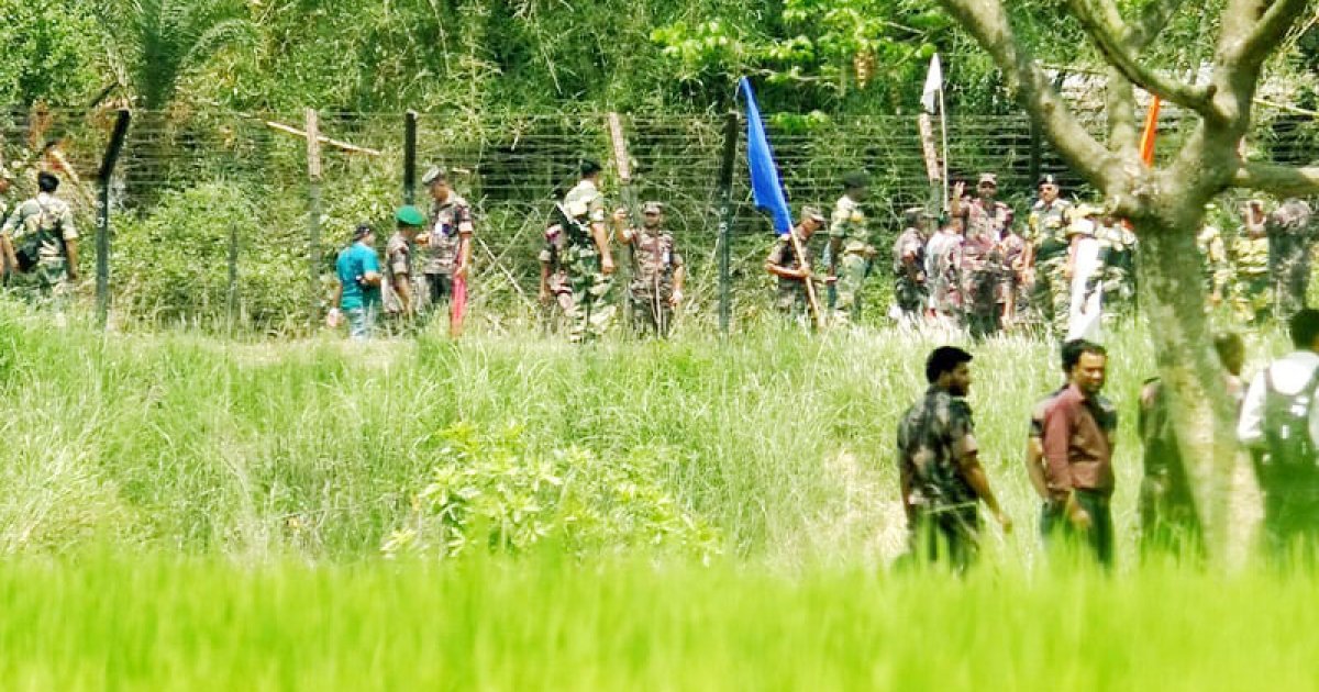 বিজিবির বাধায় বন্ধ হলো বিএসএফের কাঁটাতারের বেড়া নির্মাণ