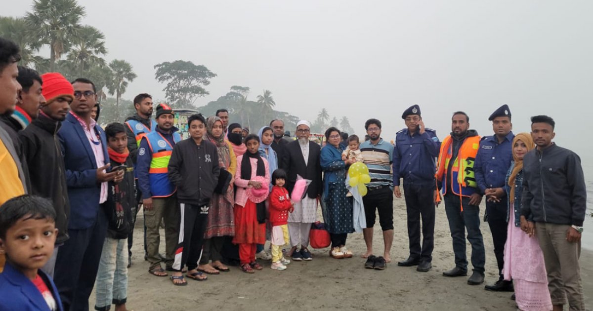 গভীর সমুদ্রে পথ হারালেন মাঝি, ৯৯৯-এ কল পেয়ে ১৪ পর্যটককে উদ্ধার