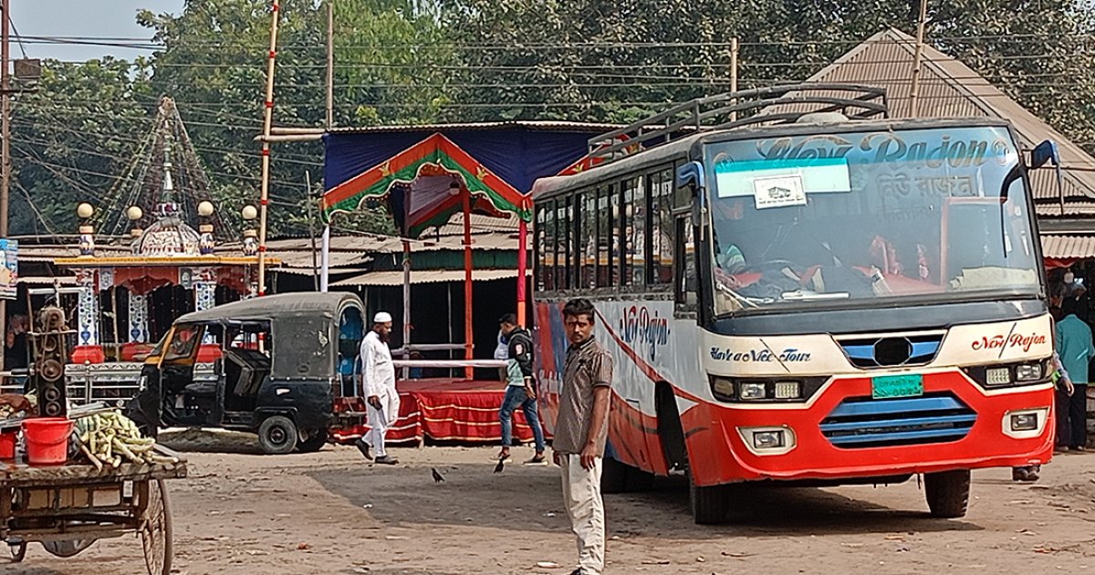 যাত্রী ডাকা নিয়ে মারামারি, ৪১ ঘণ্টা পর বাস চলছে রাজবাড়ী-কুষ্টিয়া সড়কে