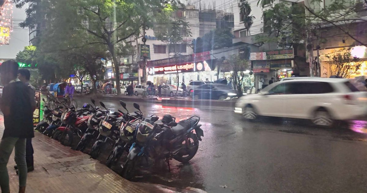 রাজধানীতে বৃষ্টি, কমেছে তাপমাত্রা