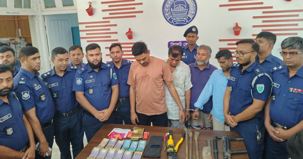 মৌলভীবাজারে ডাকাতি: অস্ত্র-গুলি ও আট লাখ টাকাসহ গ্রেফতার ৭