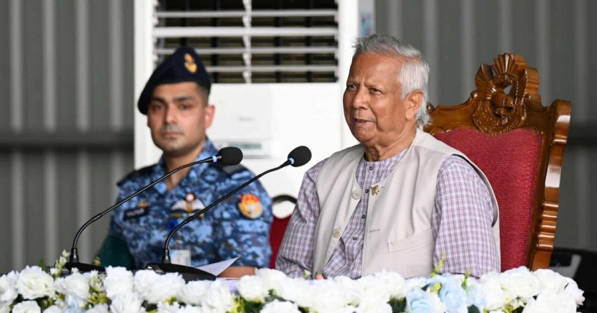 শান্তির হাত বাড়াতে হবে, যুদ্ধের প্রস্তুতিও থাকতে হবে: প্রধান উপদেষ্টা
