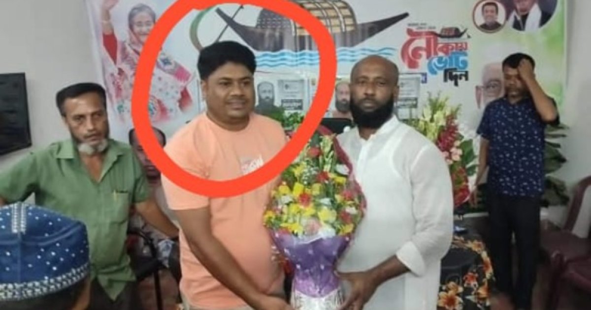 নোয়াখালীতে লক্ষ্মীপুরের যুবলীগ নেতাকে পুলিশে দিলো ছাত্র-জনতা