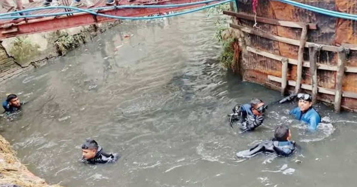 চট্টগ্রামে খাল-নালার ৫৬৩ স্থান ঝুঁকিপূর্ণ, দেওয়া হচ্ছে বাঁশের বেড়া