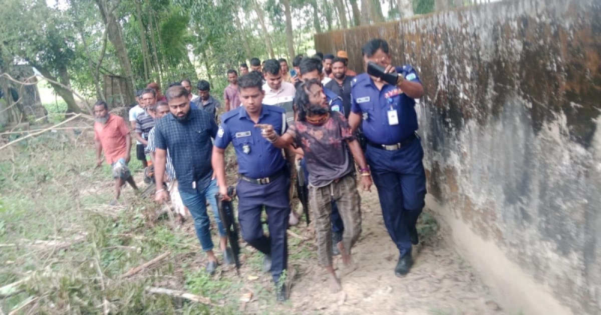 অস্ত্র নিয়ে সাবেক এমপির ওপর হামলা, অল্পের জন্য রক্ষা