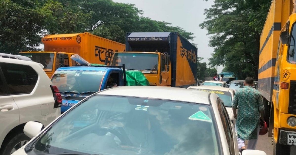 ঢাকা-চট্টগ্রাম মহাসড়কের গজারিয়া অংশে ১৩ কিলোমিটার দীর্ঘ যানজট