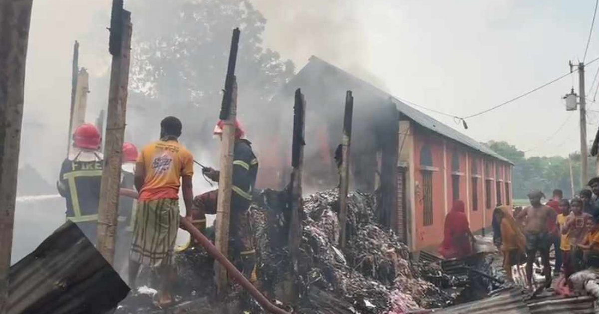 গাজীপুরে ঝুটের গুদামে আগুন, নিয়ন্ত্রণে ৬ ইউনিট