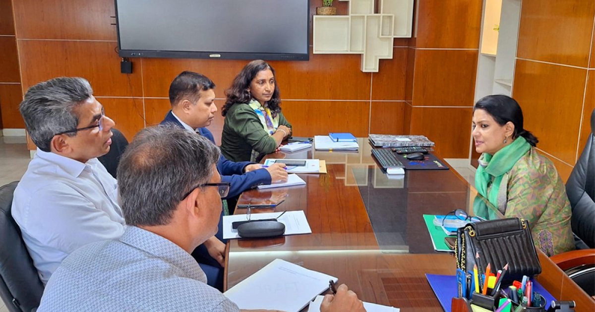 জলবায়ু ঝুঁকি মোকাবিলায় স্থানীয়দের মতামতকে গুরুত্ব দিতে হবে: পরিবেশ উপদেষ্টা
