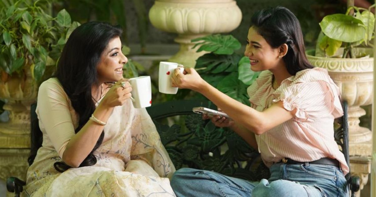 মা-মেয়ের গল্পে ‘তুমি রবে নীরবে’