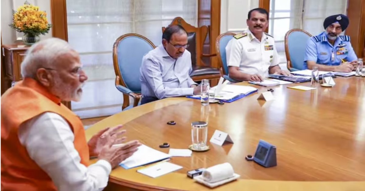 ভারত-পাকিস্তান উত্তেজনার মধ্যেই মোদির সঙ্গে এয়ার চিফ মার্শালের বৈঠক
