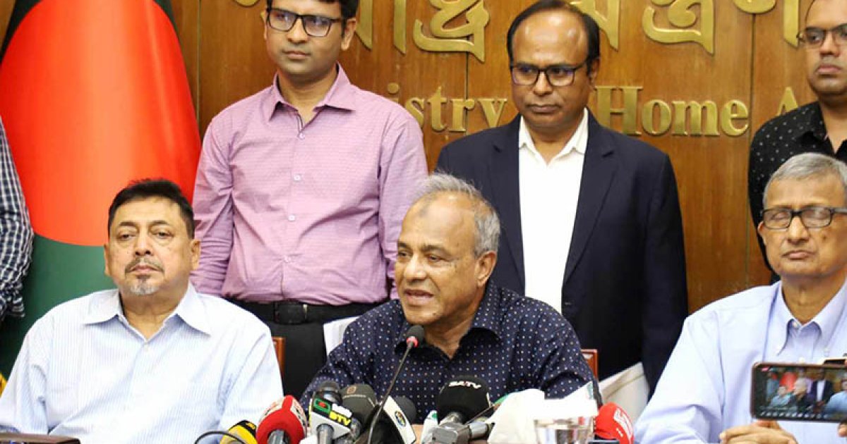 বাংলাদেশ থেকে বৈধ পথে আরও কর্মী নিতে আগ্রহী ইতালি: স্বরাষ্ট্র উপদেষ্টা