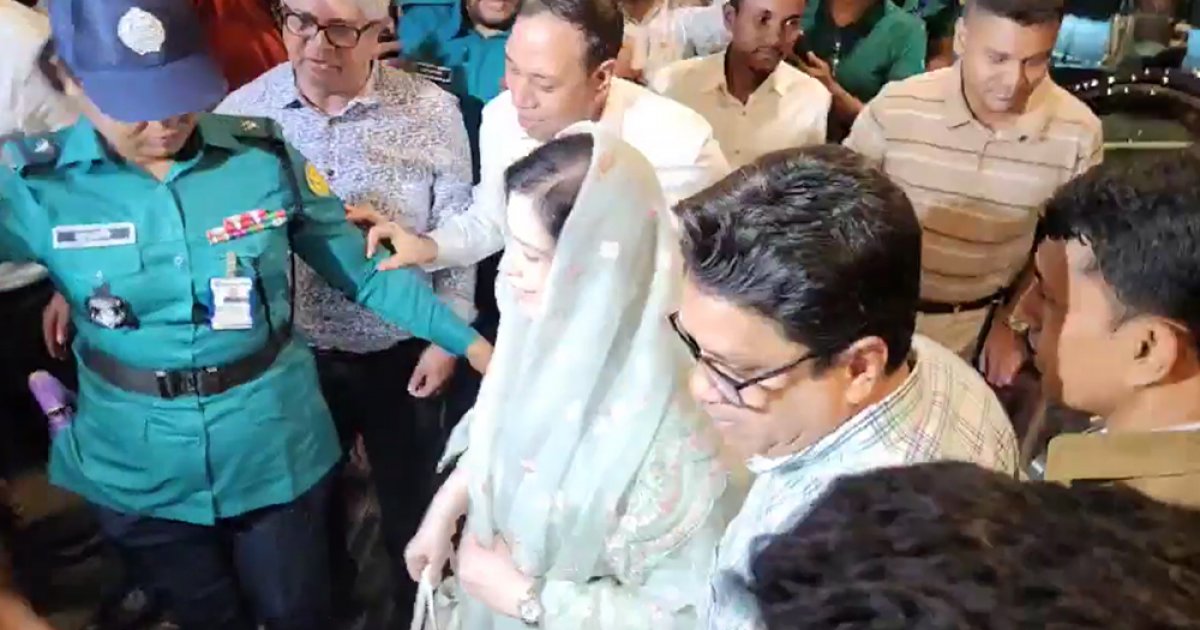 অসুস্থ মাকে দেখতে স্কয়ার হাসপাতালে ডা. জুবাইদা রহমান