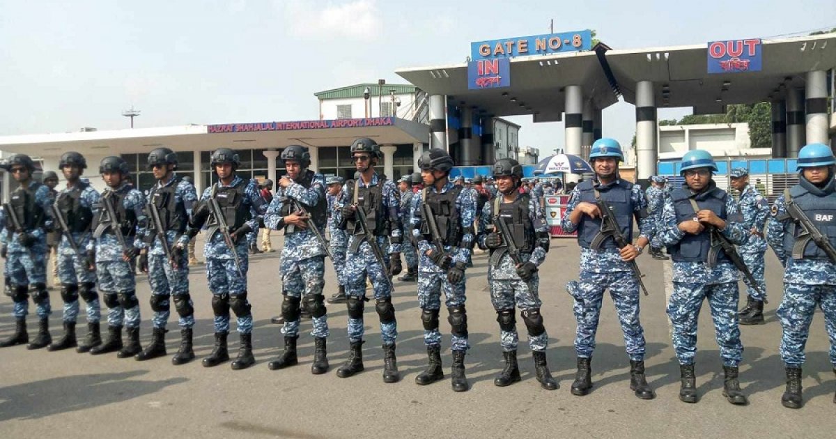 বিমানবন্দরের চারদিকে আইনশৃঙ্খলা বাহিনীর সতর্ক অবস্থান