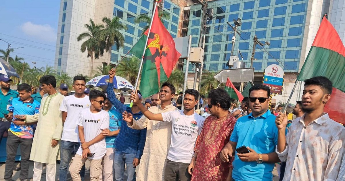 বিমানবন্দরে বিএনপি নেতাকর্মীদের ভিড়