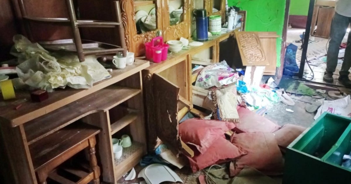 সাবেক রেলমন্ত্রীর শ্বশুরবাড়িতে হামলা ভাঙচুর লুটপাট