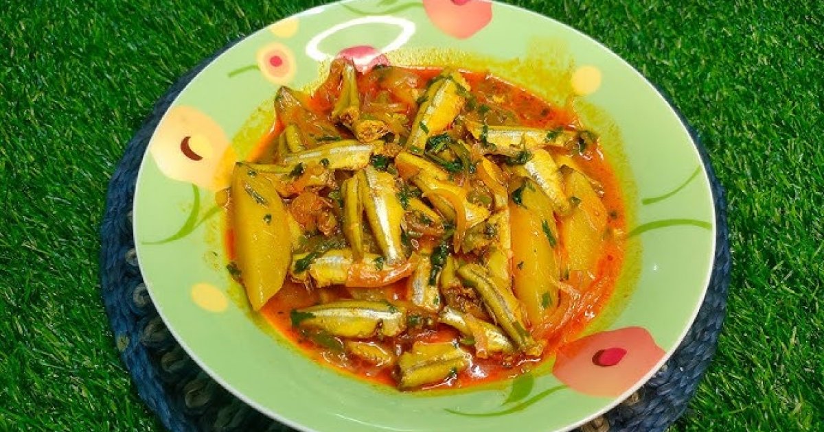 কাঁচা আম দিয়ে ছোট মাছের তরকারি রান্নার রেসিপি জেনে নিন