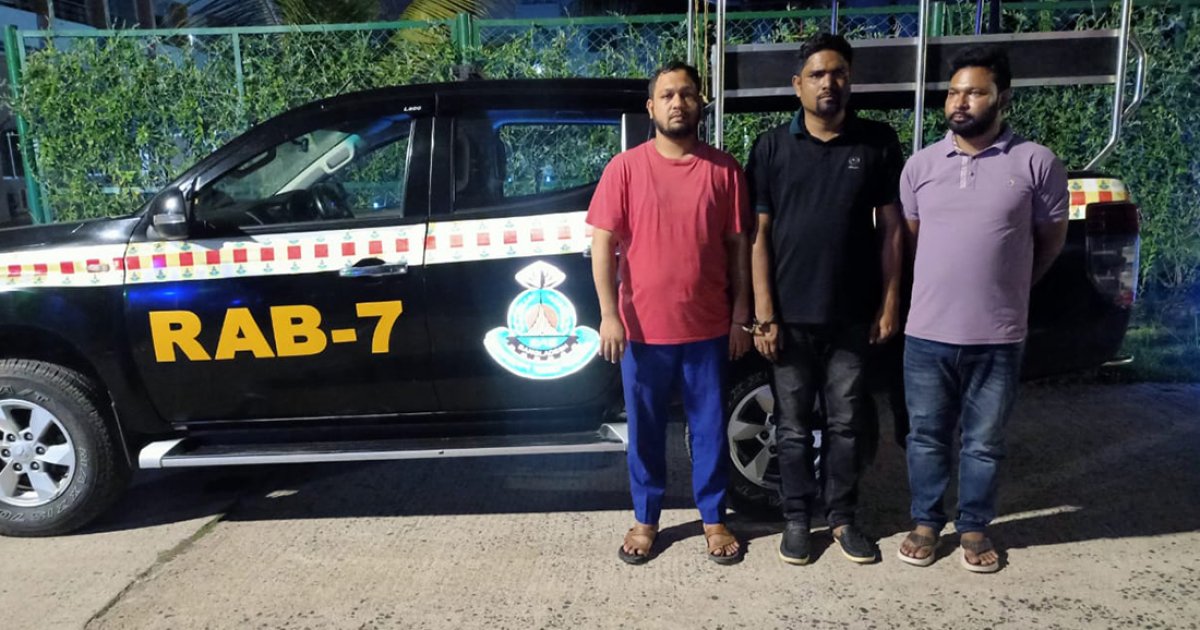 চট্টগ্রামে বিদেশি পিস্তলসহ তিন সন্ত্রাসী গ্রেফতার
