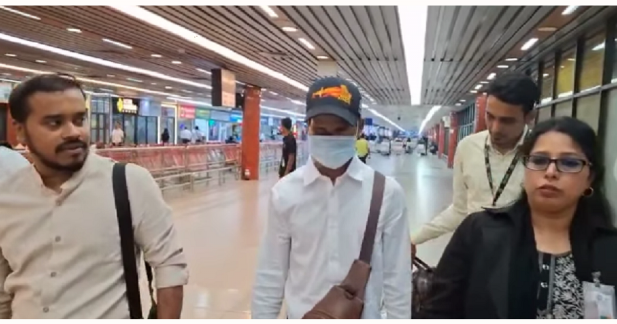 মুখমণ্ডলের প্রথম সার্জারি শেষে দেশে ফিরেছেন গণঅভ্যুত্থানে আহত খোকন বর্মণ
