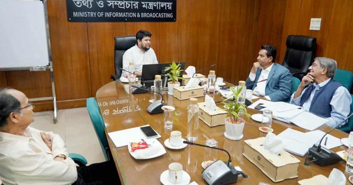 সরকার সংবাদপত্রের মধ্যে ইতিবাচক প্রতিদ্বন্দ্বিতা দেখতে চায়: তথ্য উপদেষ্টা