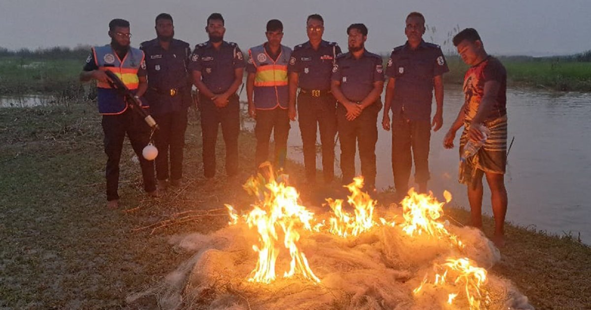 নৌ পুলিশের অভিযানে ২৭৬ জন গ্রেফতার, ১০ মরদেহ উদ্ধার