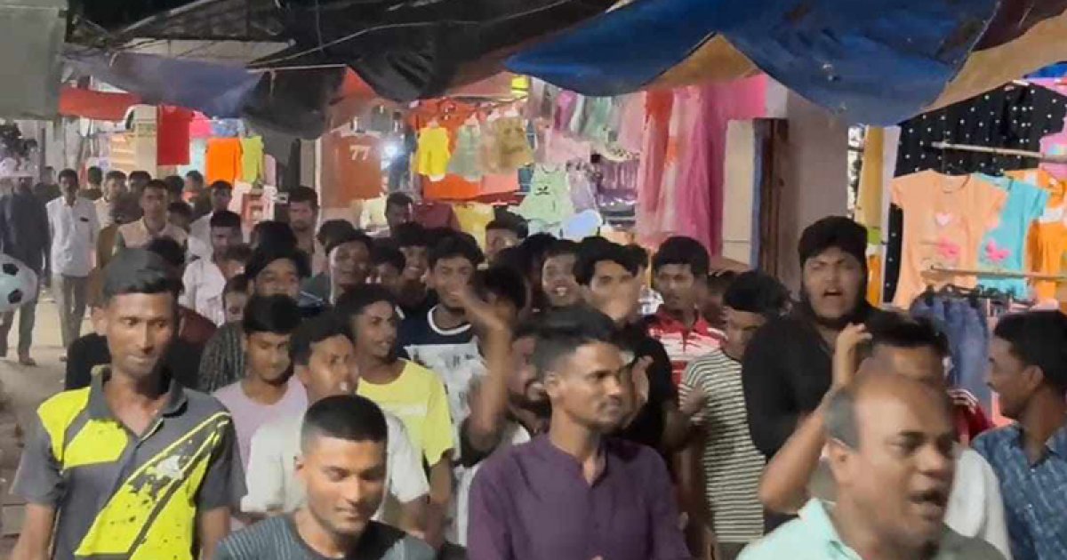 সাবেক প্রেসিডেন্ট আবদুল হামিদ দেশত্যাগ করায় নিজ এলাকায় বিক্ষোভ