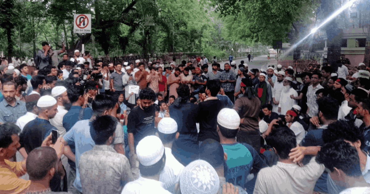 রাতে সমাধান হয়নি, যমুনার সামনে বিক্ষোভ অব্যাহত