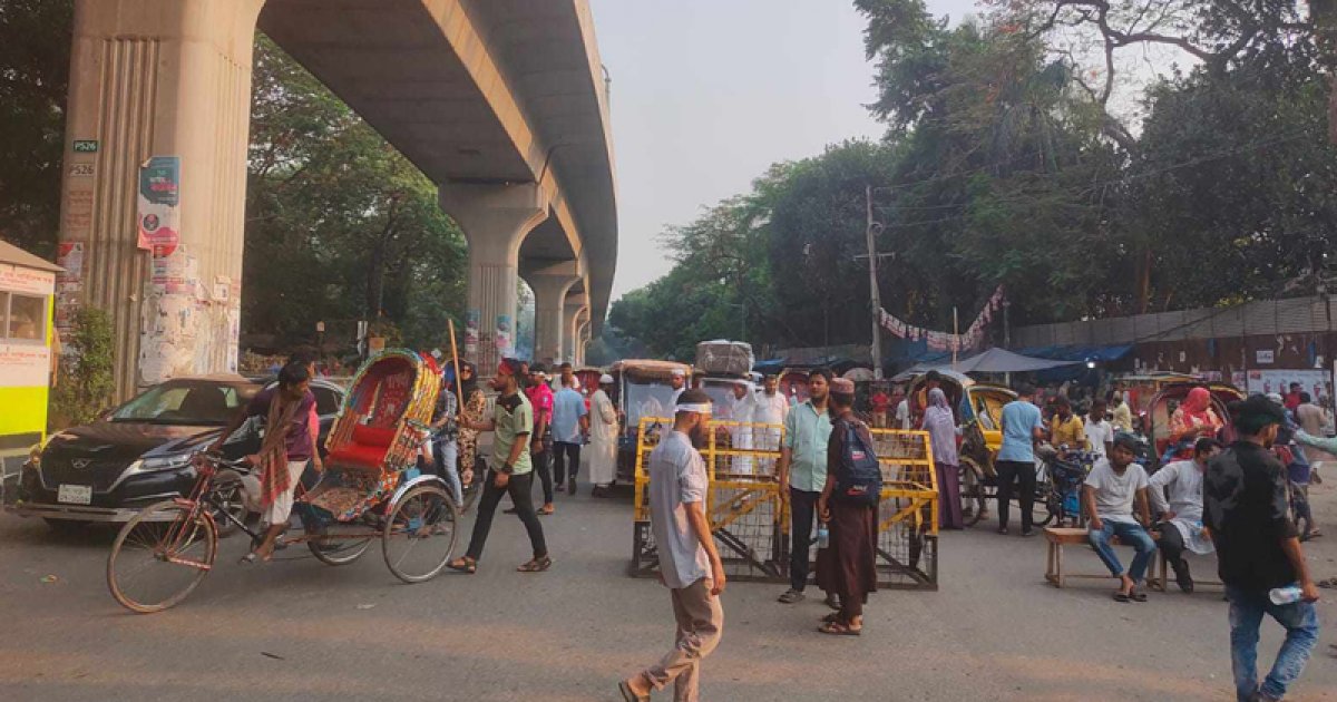 শাহবাগে গণজমায়েত: যান চলাচল বন্ধে ভোগান্তি