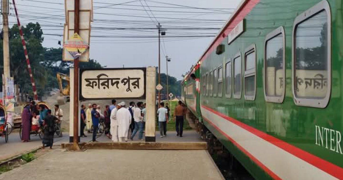 ১৫ ঘণ্টা পর সচল দক্ষিণাঞ্চলে ট্রেন চলাচল, পয়েন্টম্যানের বিরুদ্ধে বিভাগীয় ব্যবস্থা