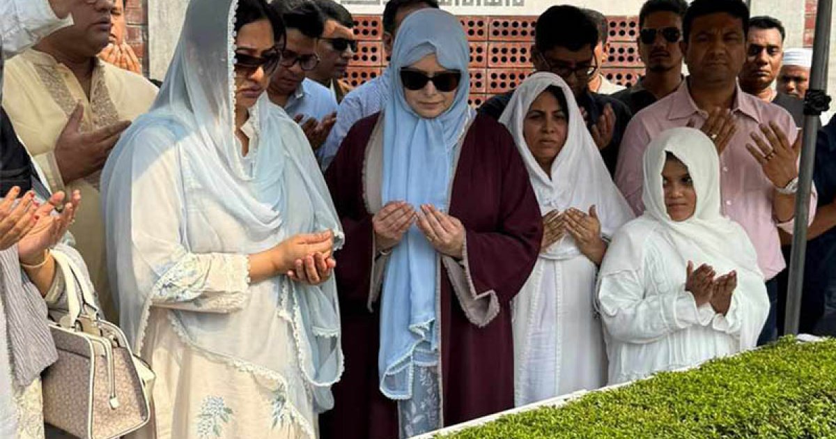 কোকোর কবর জিয়ারত করলেন জুবাইদা ও শামীলা