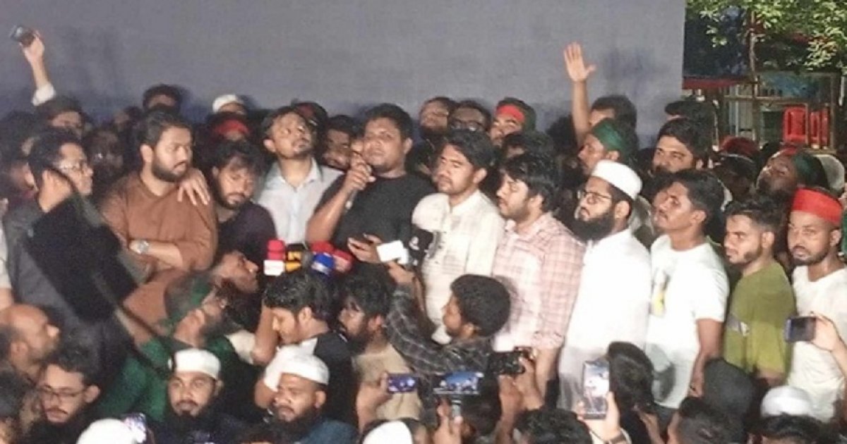 আ.লীগের রাজনৈতিক কার্যক্রম নিষিদ্ধকে ইতিবাচক হিসেবে দেখছি: হাসনাত আব্দুল্লাহ
