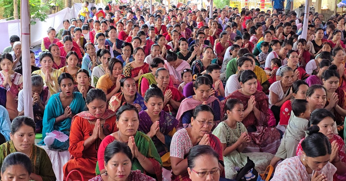 বিশ্বশান্তি কামনায় বুদ্ধপূর্ণিমা উদযাপন