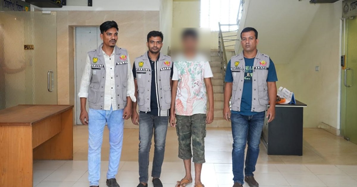 টাকা চুরি দেখে ফেলায় দুই বোনকে হত্যা করে ভাগনে